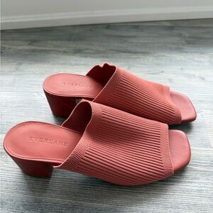 Everlane Glove Mule in ReKnit Size 6.5 in salmon colour
Never worn!
